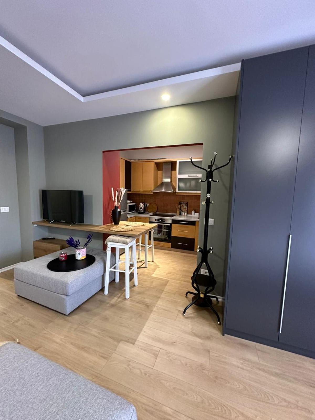 Urban Charm Studio With Balcony 티라나 외부 사진
